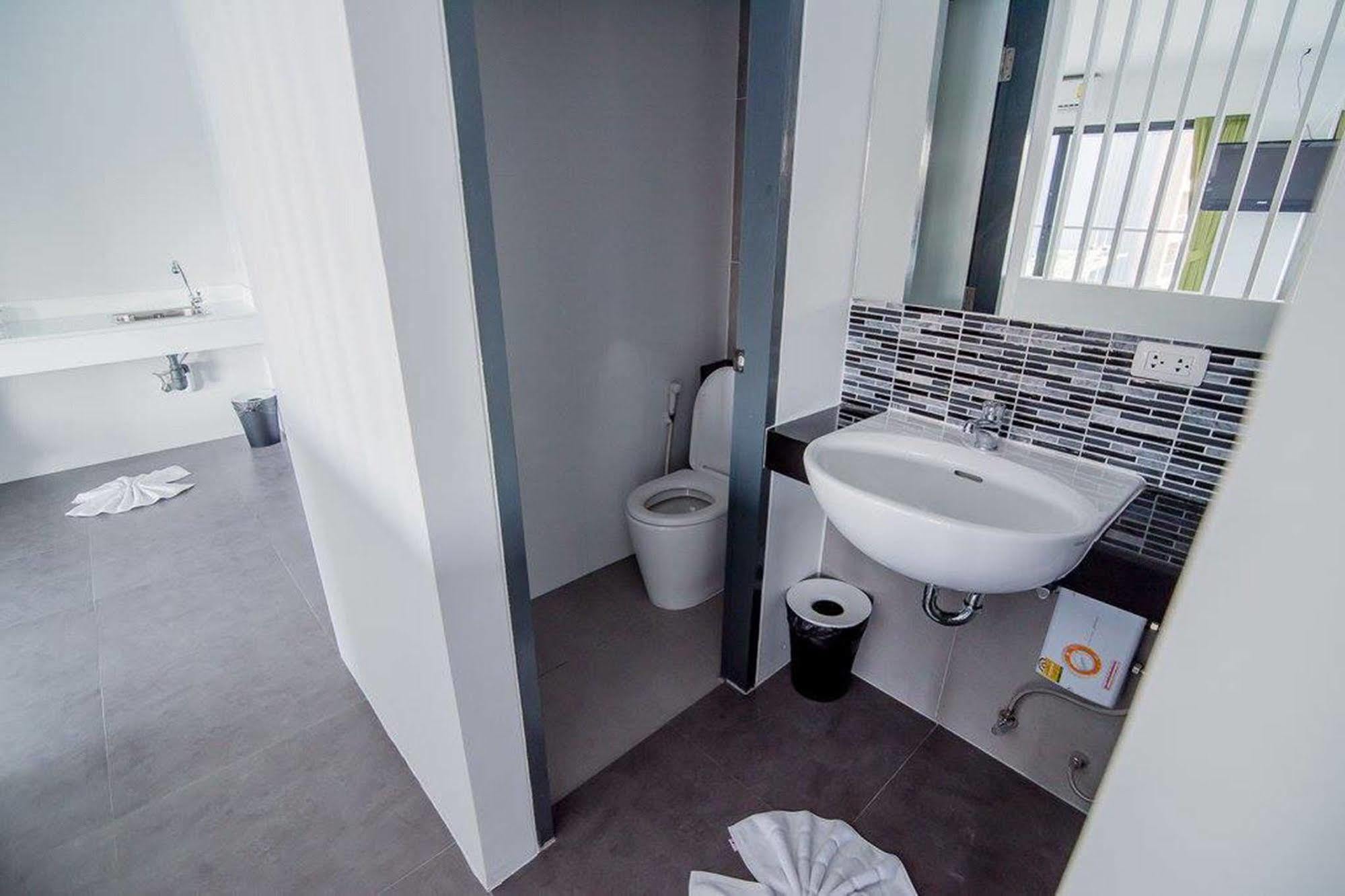 Panitar Haus Hotel Chonburi Buitenkant foto