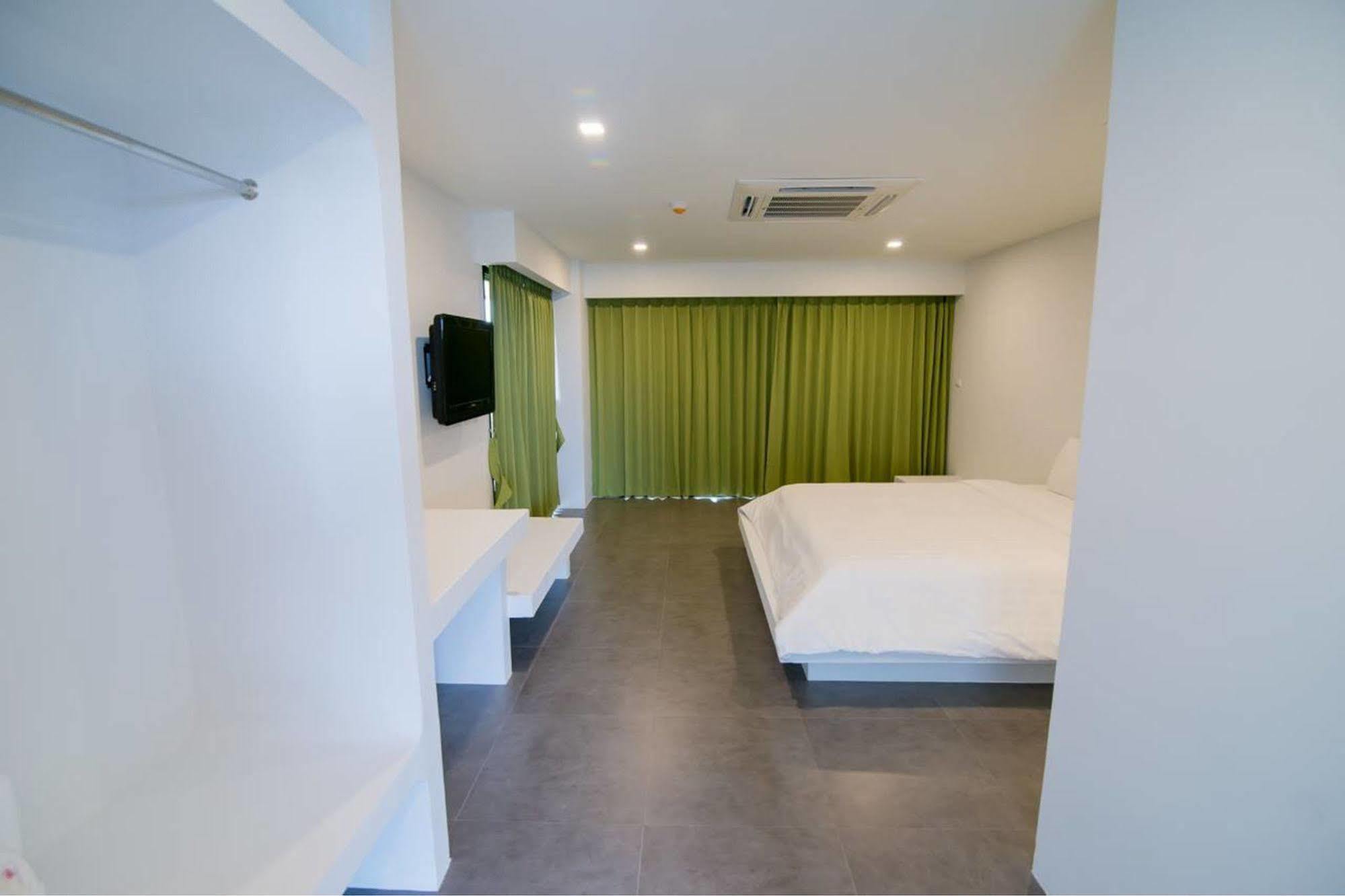 Panitar Haus Hotel Chonburi Buitenkant foto